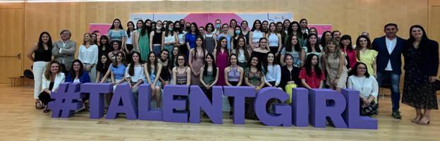 Foto de familia de las alumnas que han participado en el curso. 