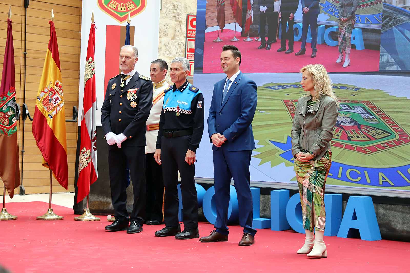 Fotos: La Policía Local de Burgos entrega sus disticiones