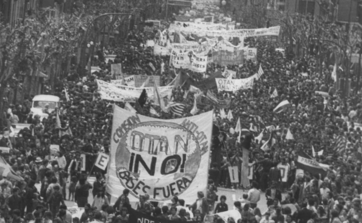 Manifestación contra la entrada en la OTAN. 