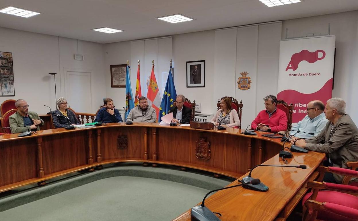 Firma del acta de replanteo de acueducto en el Ayuntamiento de Aranda de Duero.