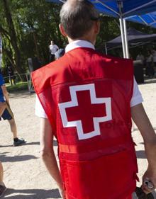 Imagen secundaria 2 - Alrededor de 450 personas marchan con Cruz Roja en Aranda de Duero