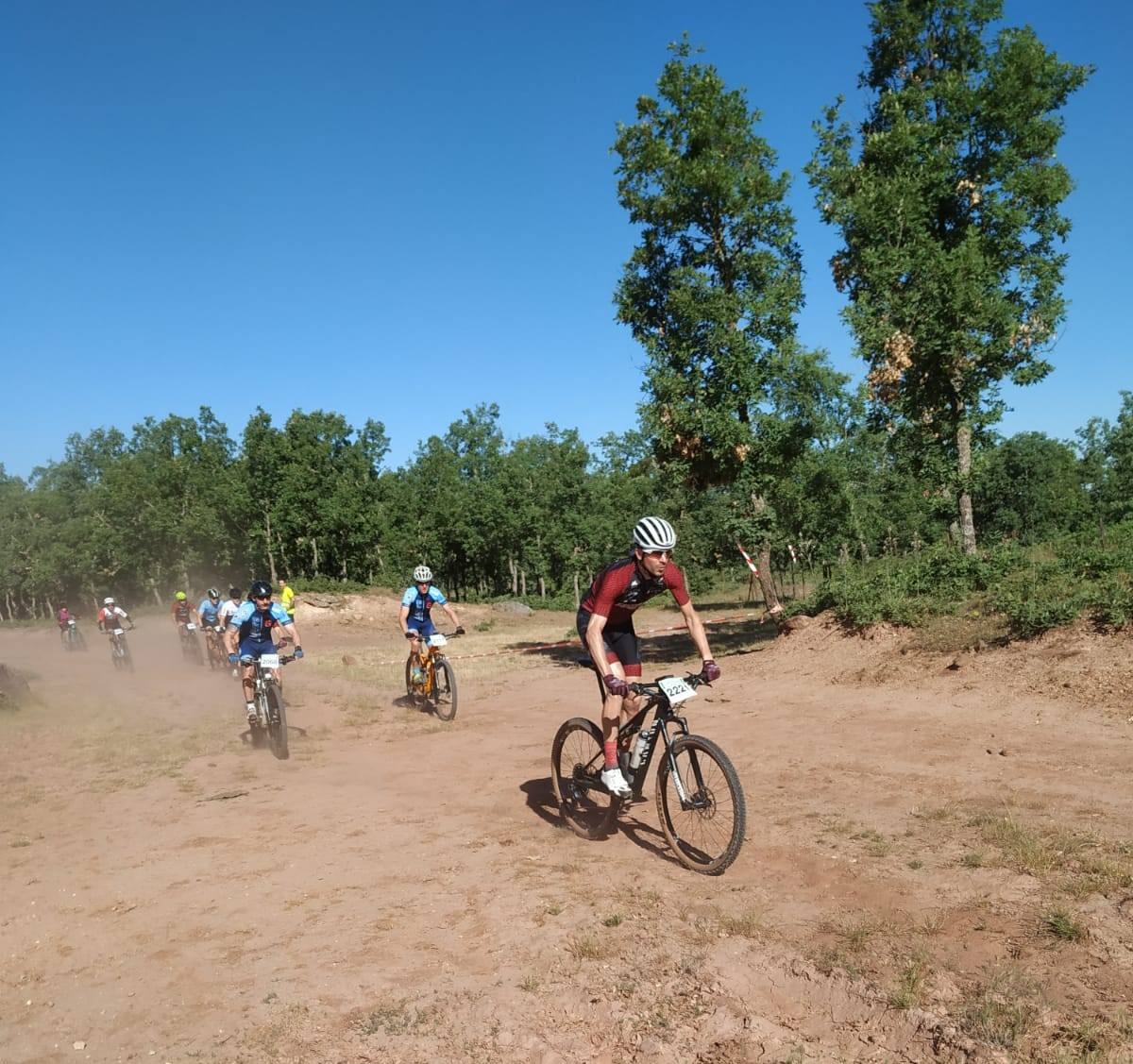 Fotos: Cerca de 200 participantes disfrutan y sufren con la BTT Comarca de Pinares