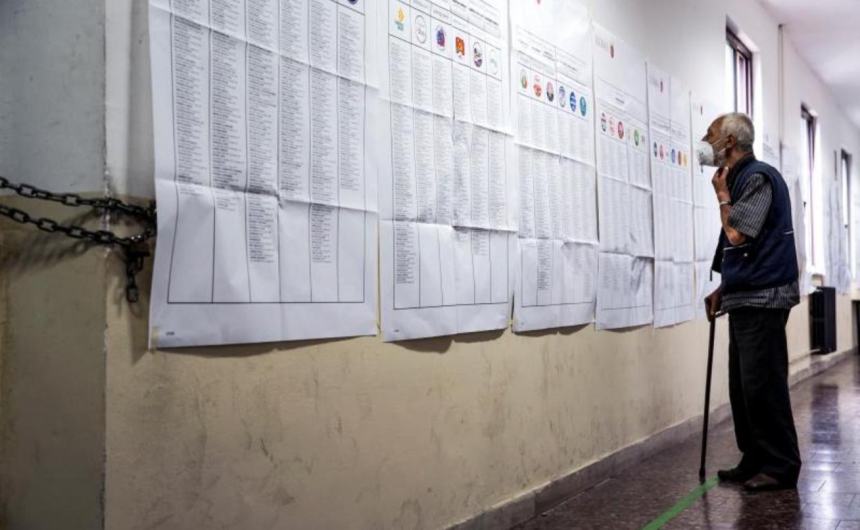 La izquierda italiana examina su alianza con los 'anticasta' en los comicios municipales