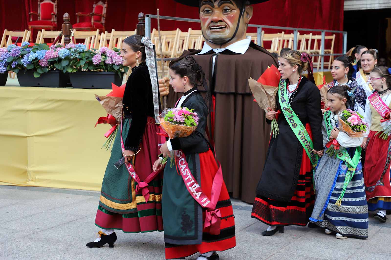 Fotos: Burgos proclama sus Reinas para los Sampedros 2022