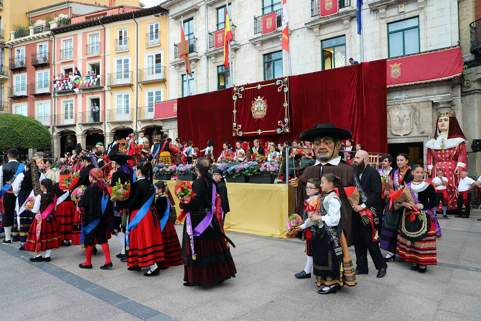 Fotos: Burgos proclama sus Reinas para los Sampedros 2022