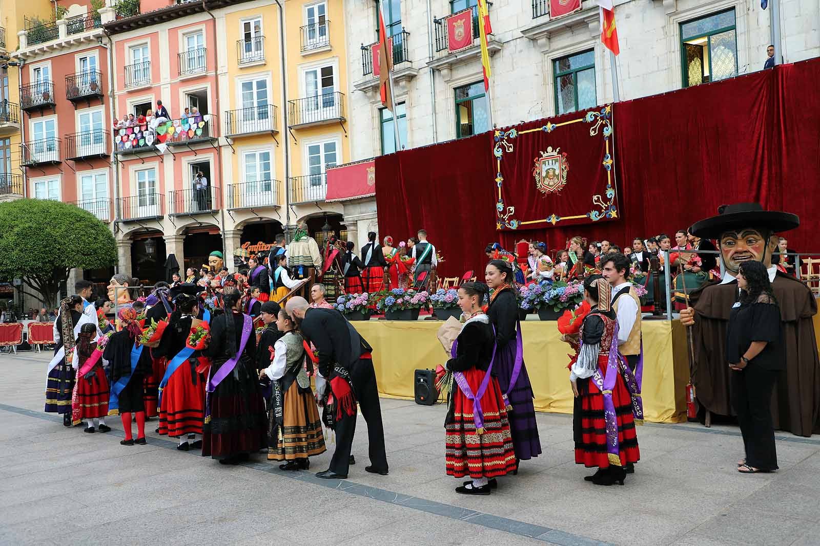 Fotos: Burgos proclama sus Reinas para los Sampedros 2022