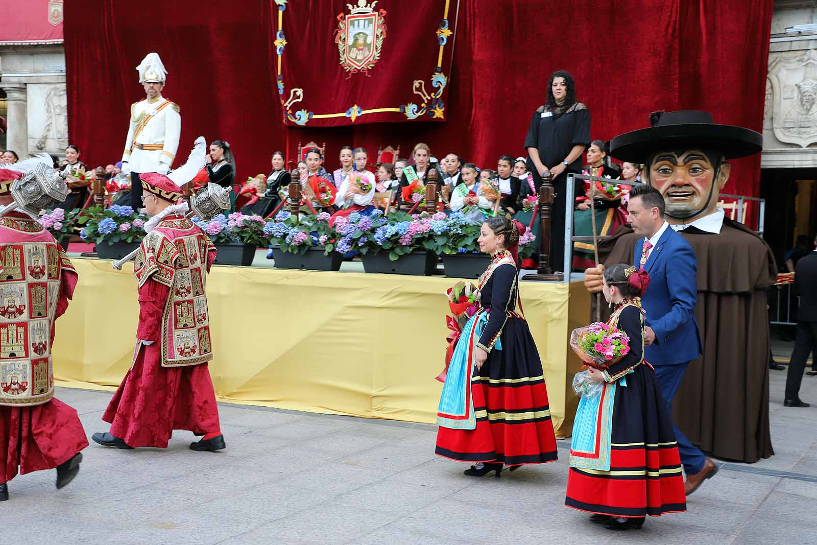 Fotos: Burgos proclama sus Reinas para los Sampedros 2022