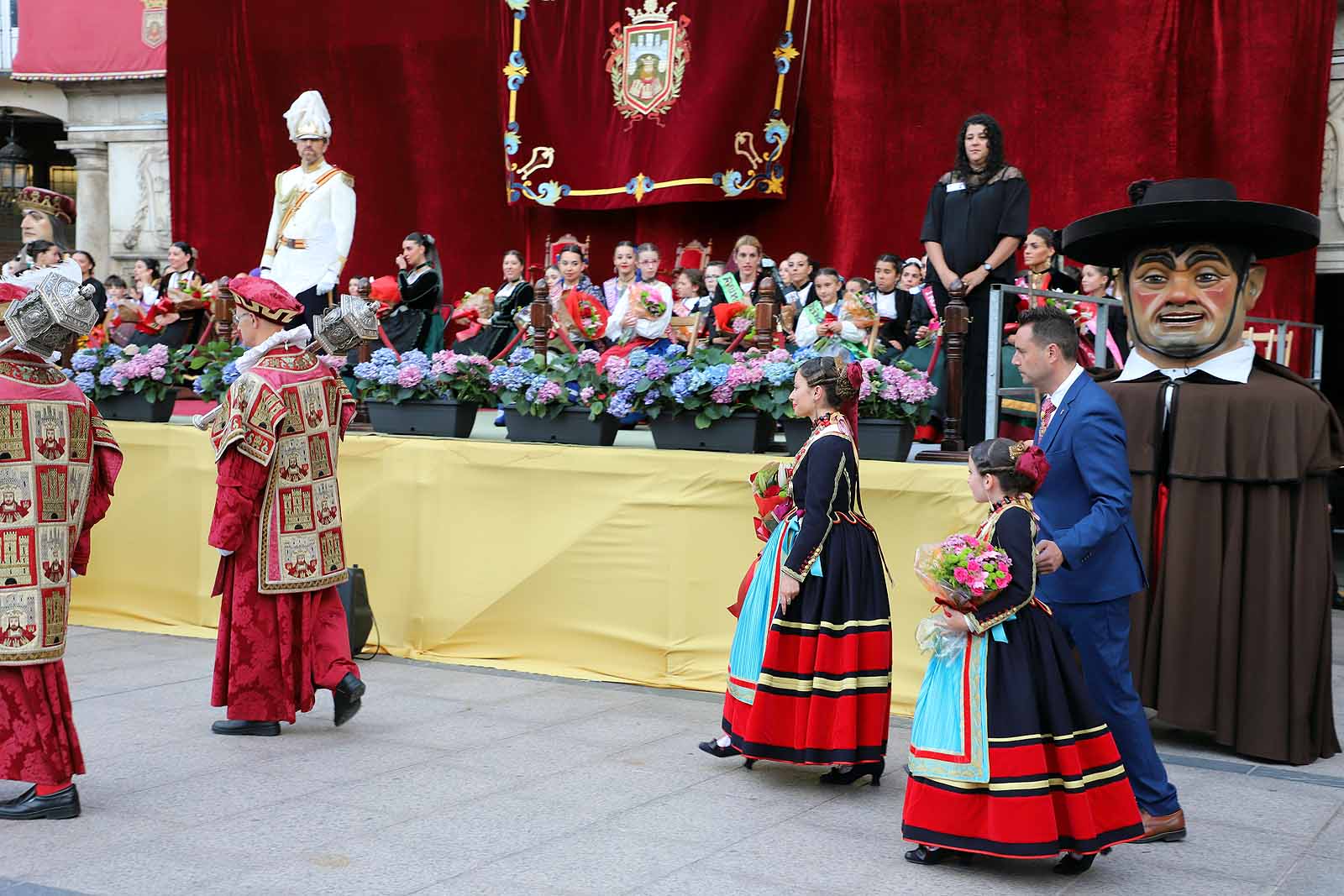 Fotos: Burgos proclama sus Reinas para los Sampedros 2022