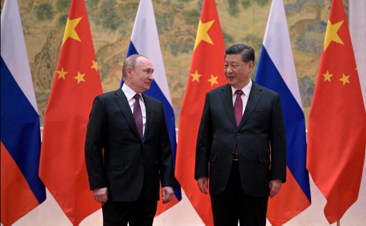 Encuentro entre el presidente chino, Xi Jinping, y su homólogo ruso, Vladímir Putin, el pasado mes de febrero.