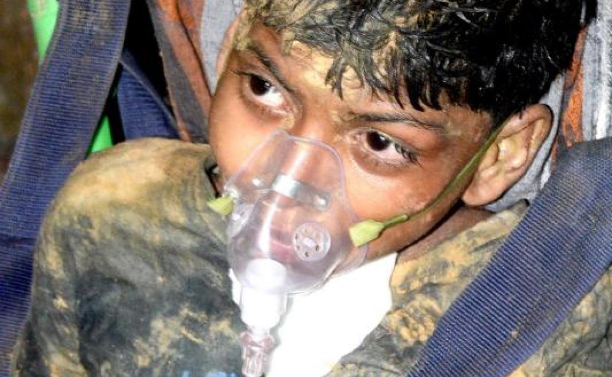 Momento del rescate de Rahul. 