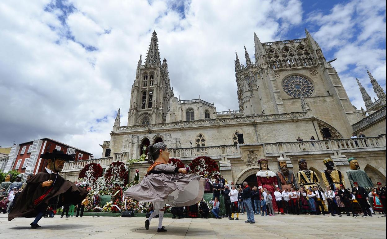 Los pañuelos de fiestas comenzarán a repartirse el lunes. 