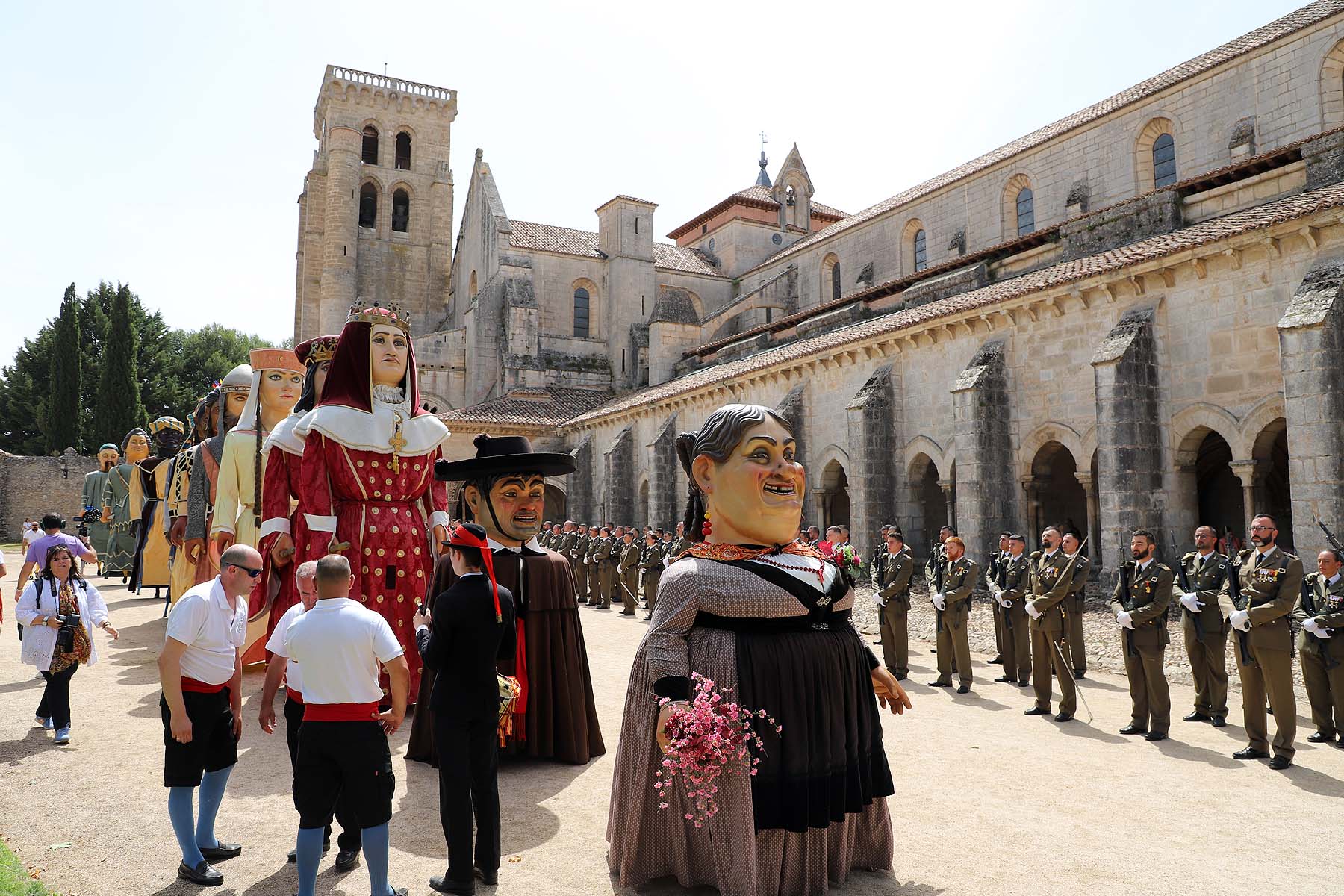 Fotos: El pendón vuelve a procesionar en El Curpillos