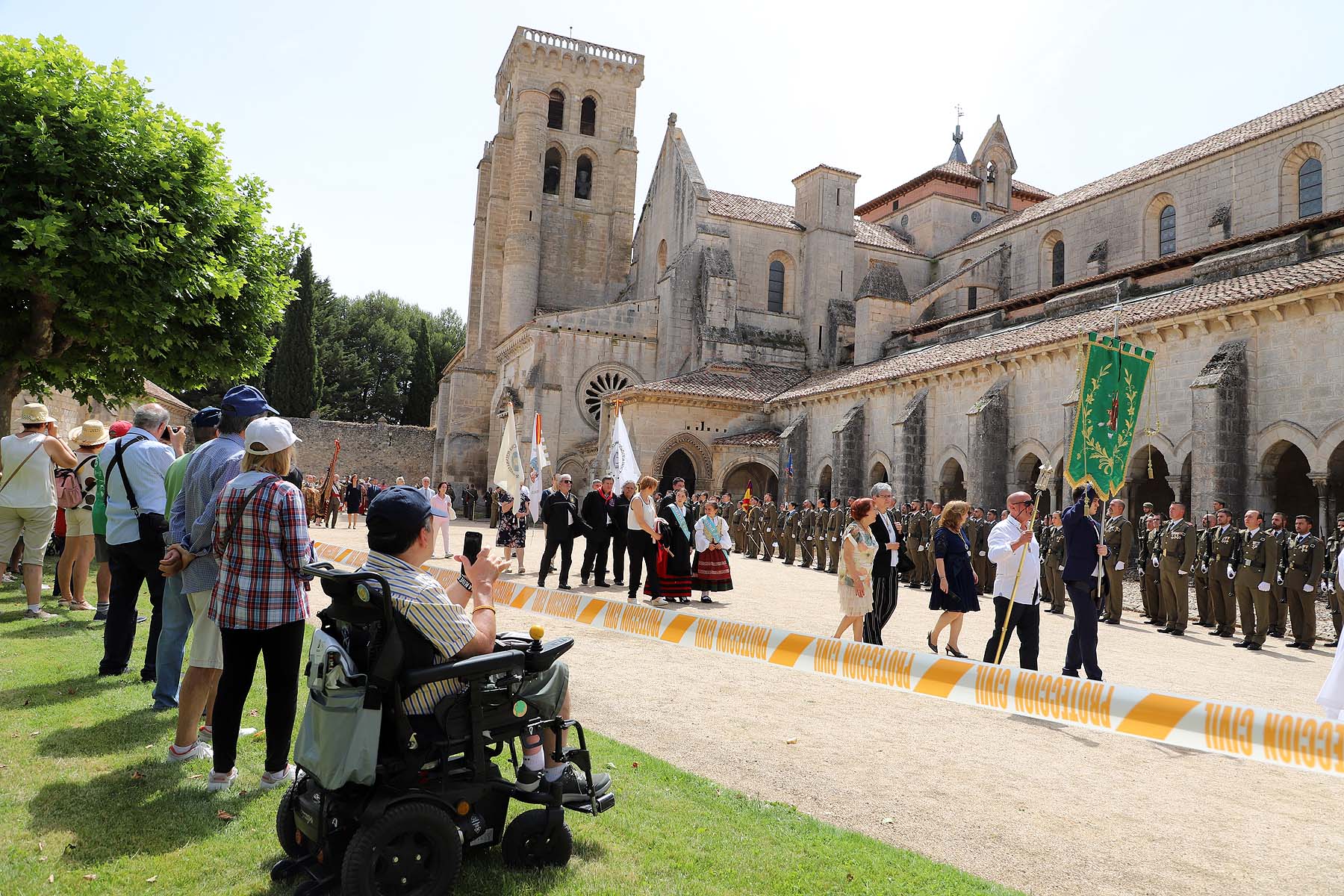 Fotos: El pendón vuelve a procesionar en El Curpillos