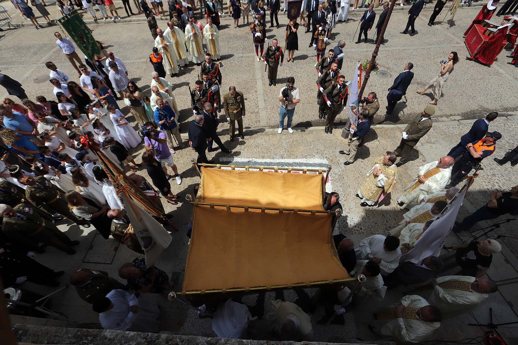 Fotos: El pendón vuelve a procesionar en El Curpillos