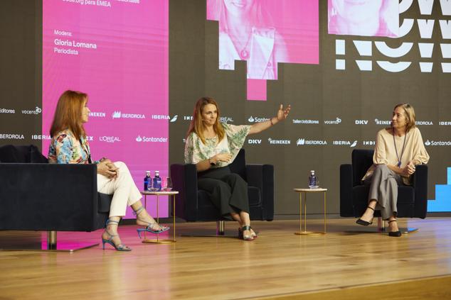 De izquierda a derecha: La moderadora, Gloria Lomana; Alicia Asín, CEO & Co-founder de Libelium, y Elena Gorostiza, Directora de Alianzas Internacionales de Code.org para EMEA.