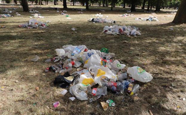 Una vez más, el Curpillos ha acabado con toneladas de basura en el Parral. 