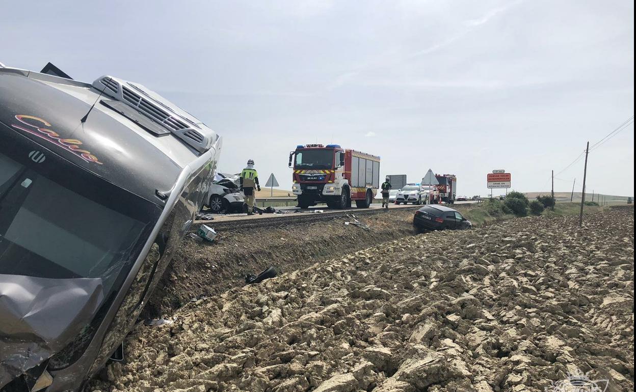 Dos personas fallecieron el viernes en una colisión en la N-120.