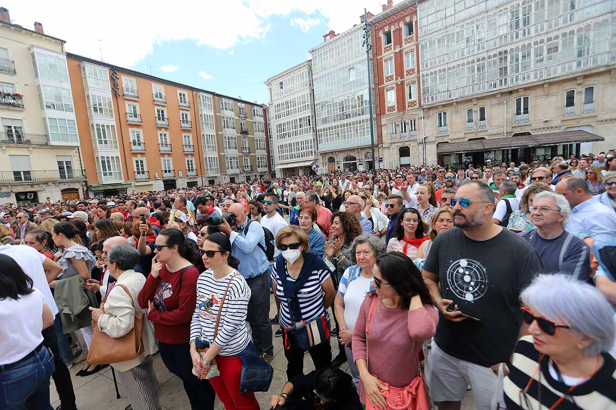 Fotos: Pregón infantil, danzantes, gigantillos y gigantones y el himno a Burgos en una mañana de tradiciones