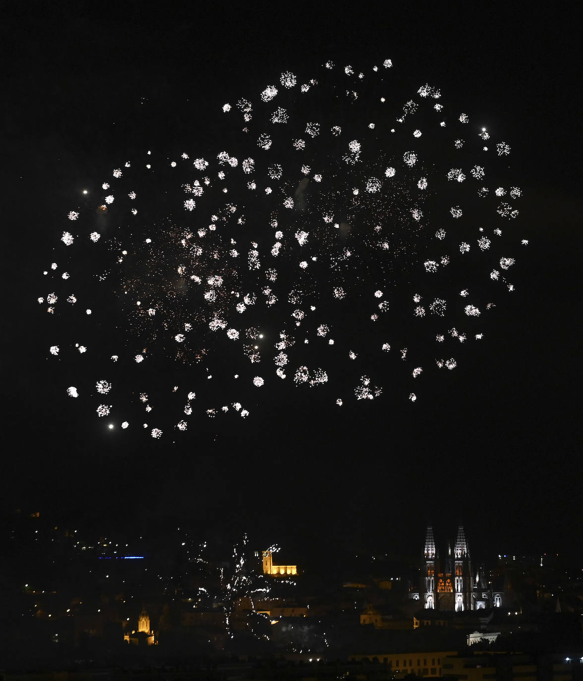 Fuegos artificiales desde el Puente de Castilla