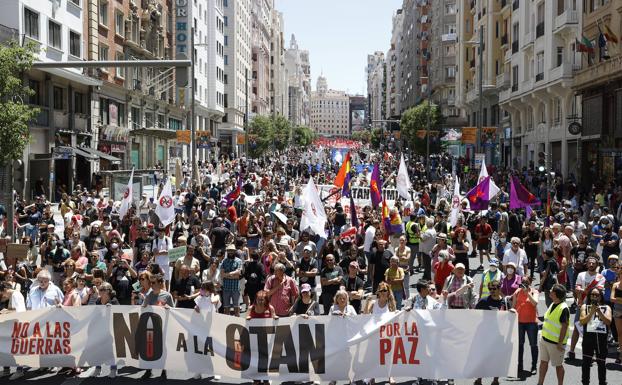 La cumbre de la OTAN pone a prueba la cohesión del Gobierno tras el plan anticrisis