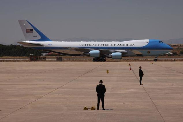 Llegada del Air Force One a la base de Torrejón. 