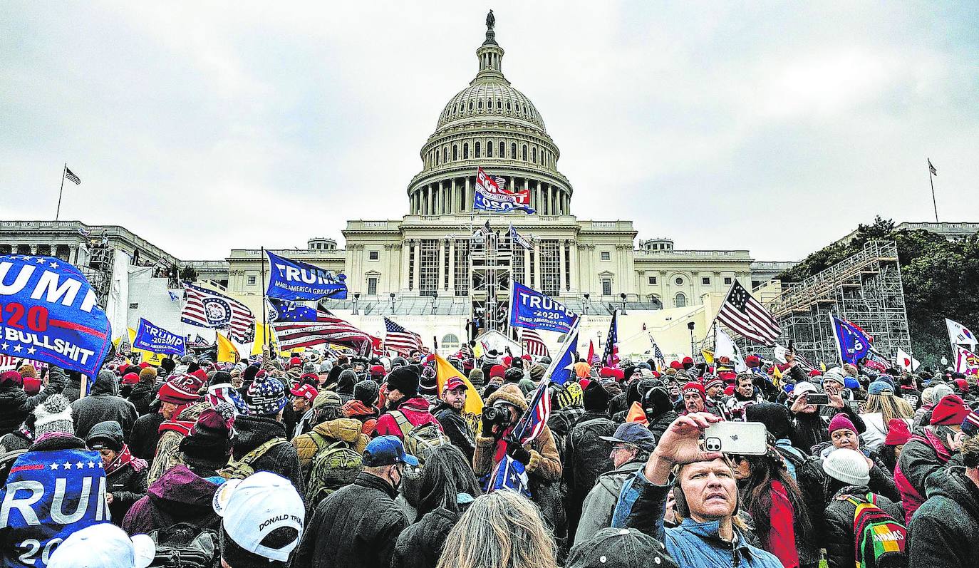 Miles de seguidores de Trump marcharon hasta el Capitolio para impedir que Joe Biden fuese certificado como nuevo presidente.