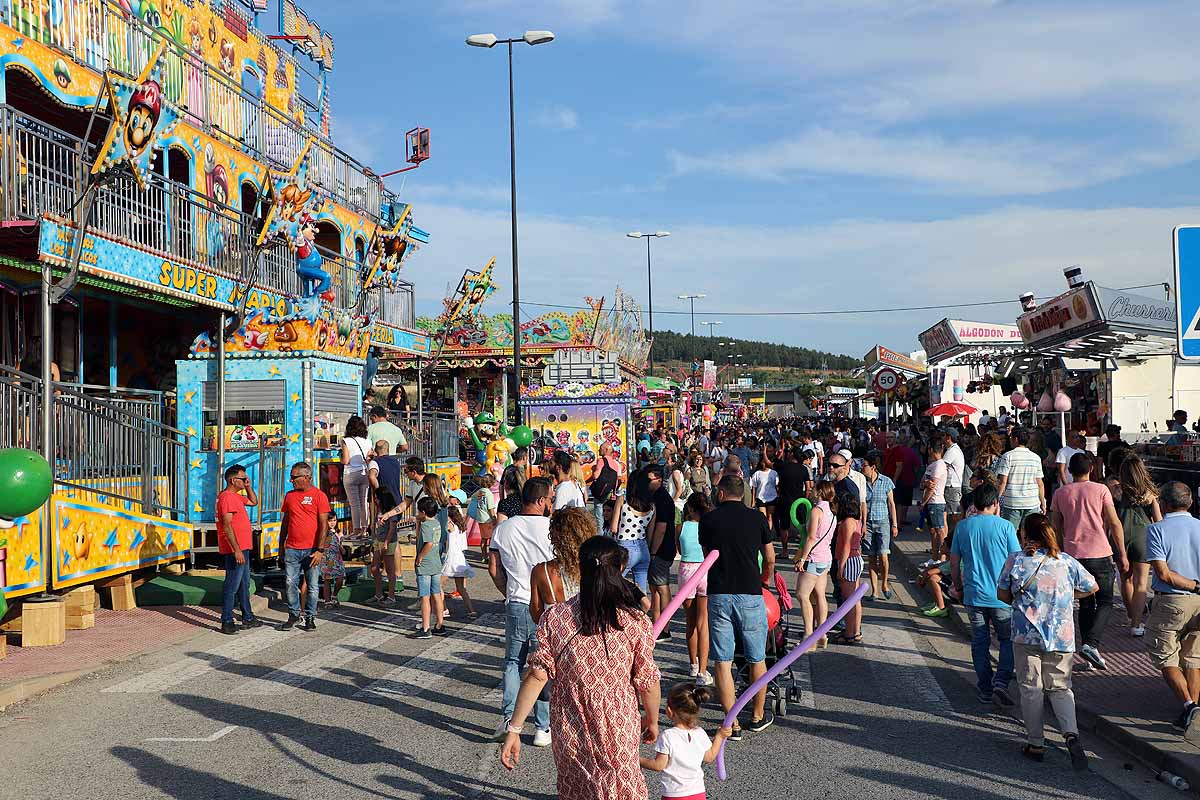 Fotos: Los feriantes aseguran que han sido unos Sampedros «más flojos» por la lejanía de las barracas