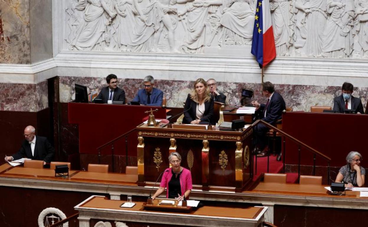 Borne intervino ayer ante la Asamblea Nacional para presentar la declaración de política general. 