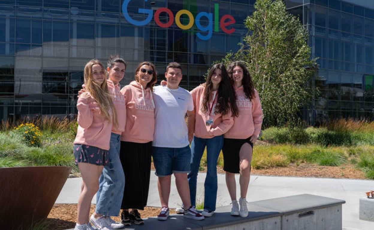 El equipo de Burgos del reto The Challenge en la sede de Google con Miquel Montoro. 