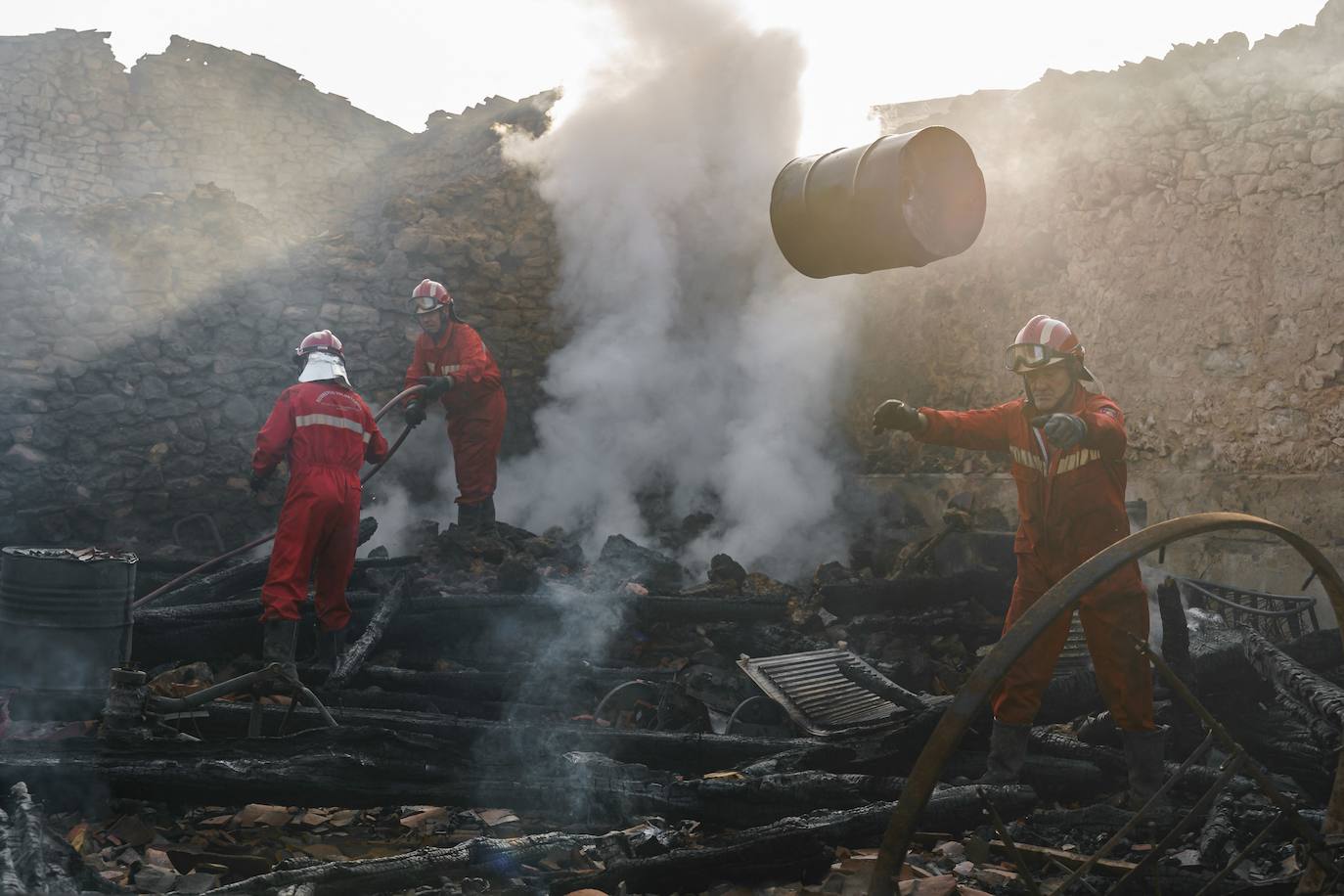 Fotos: El fuego arrasa parte de Santibáñez del Val