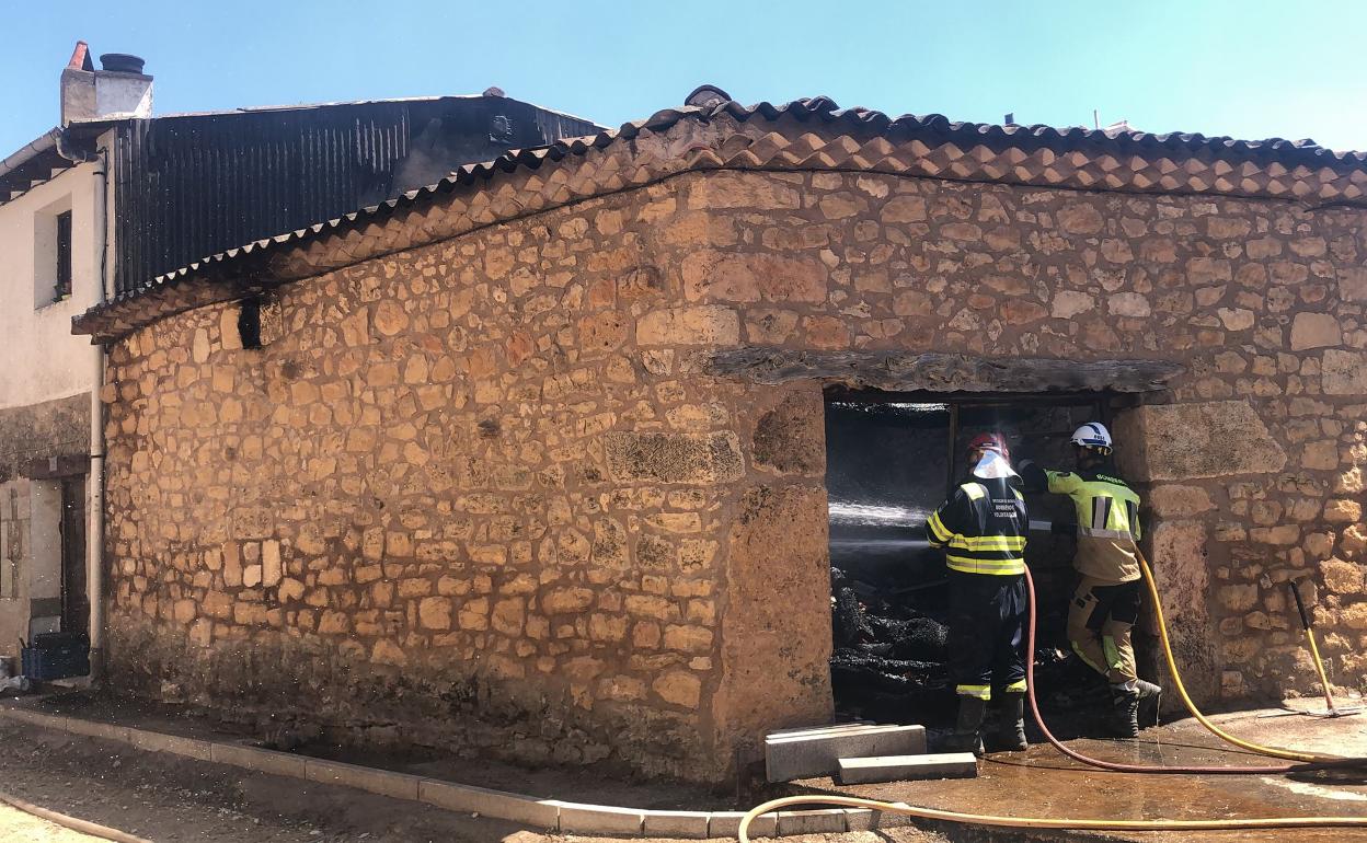 El fuego se ha cebado con Santibáñez del Val.