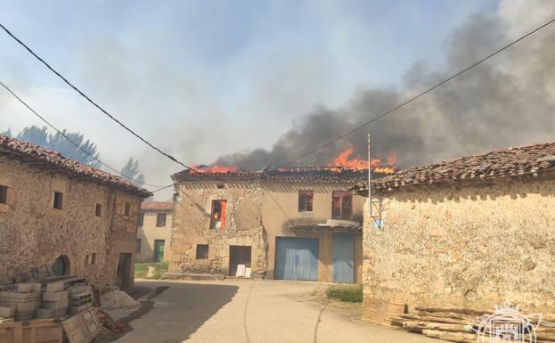 «Nunca había visto una situación como esta. El viento empujaba el fuego de tejado en tejado»