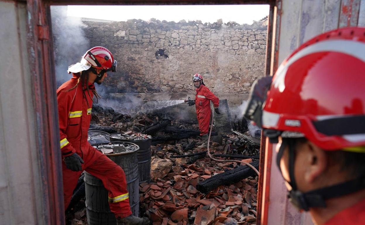 La Diputación movilizó a todos sus parques de bomberos voluntarios de la zona sur de Burgos.