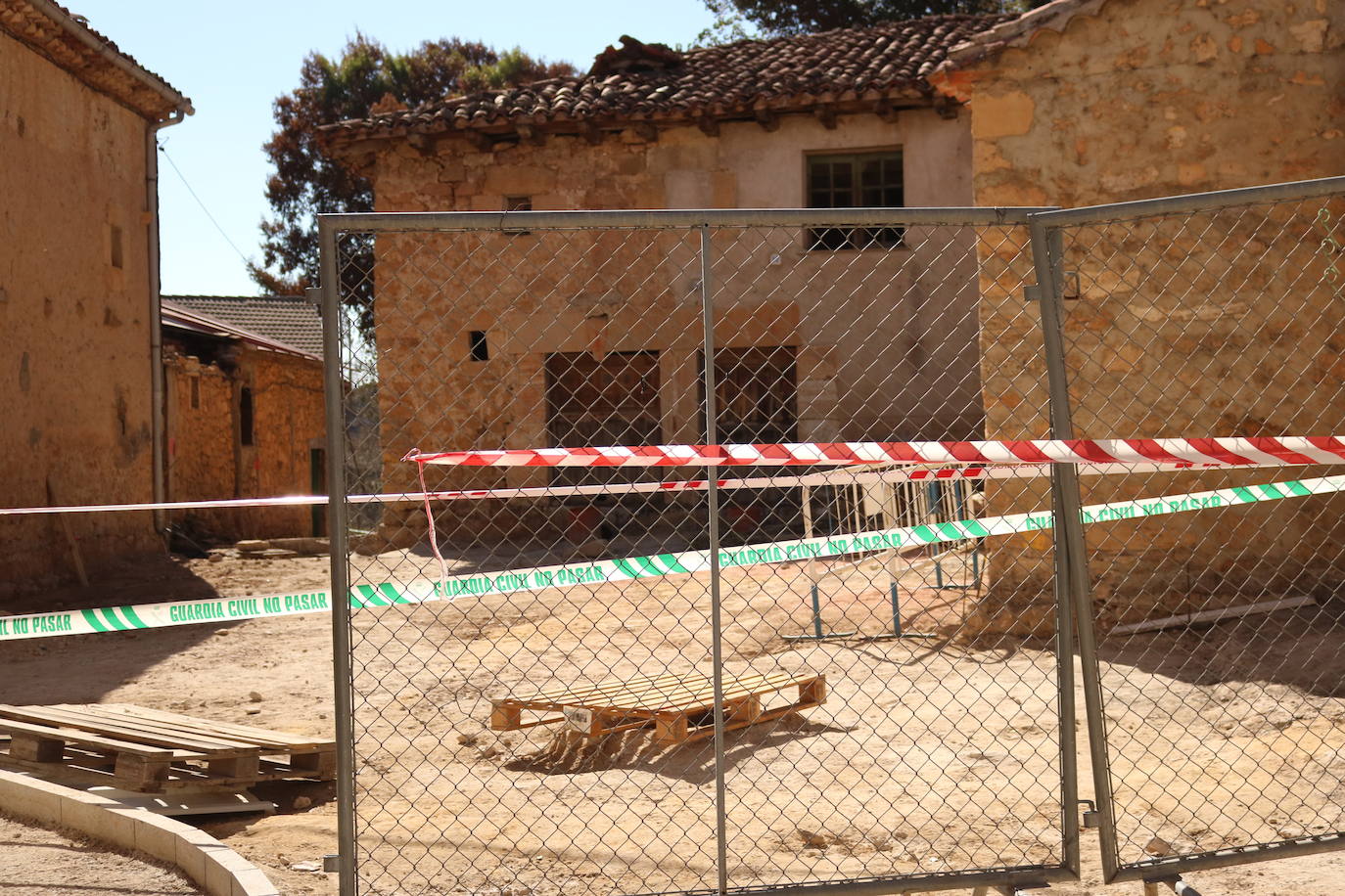 Fotos: Los vecinos de Santibáñez del Val vuelven a sus casas