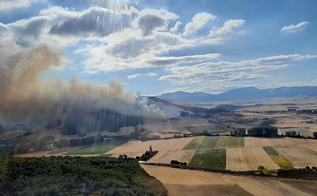 Bajan a nivel 0 el incendio de Miranda, que continúa activo pero perimetrado