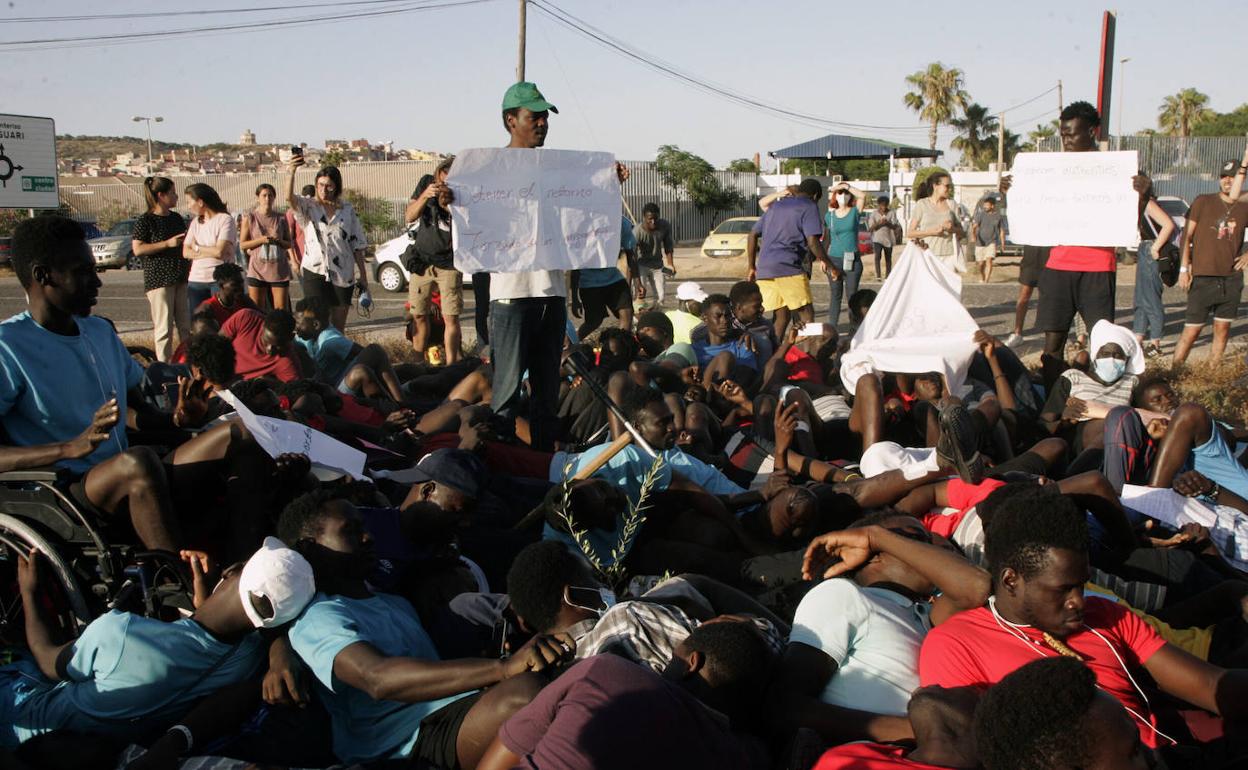 Manifestación en protesta por la muerte de los inmigrantes en la valla de Melilla.