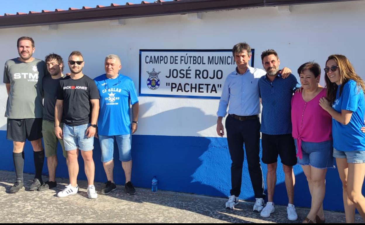 Pacheta acudió al homenaje acompañado de familiares y amigos. 