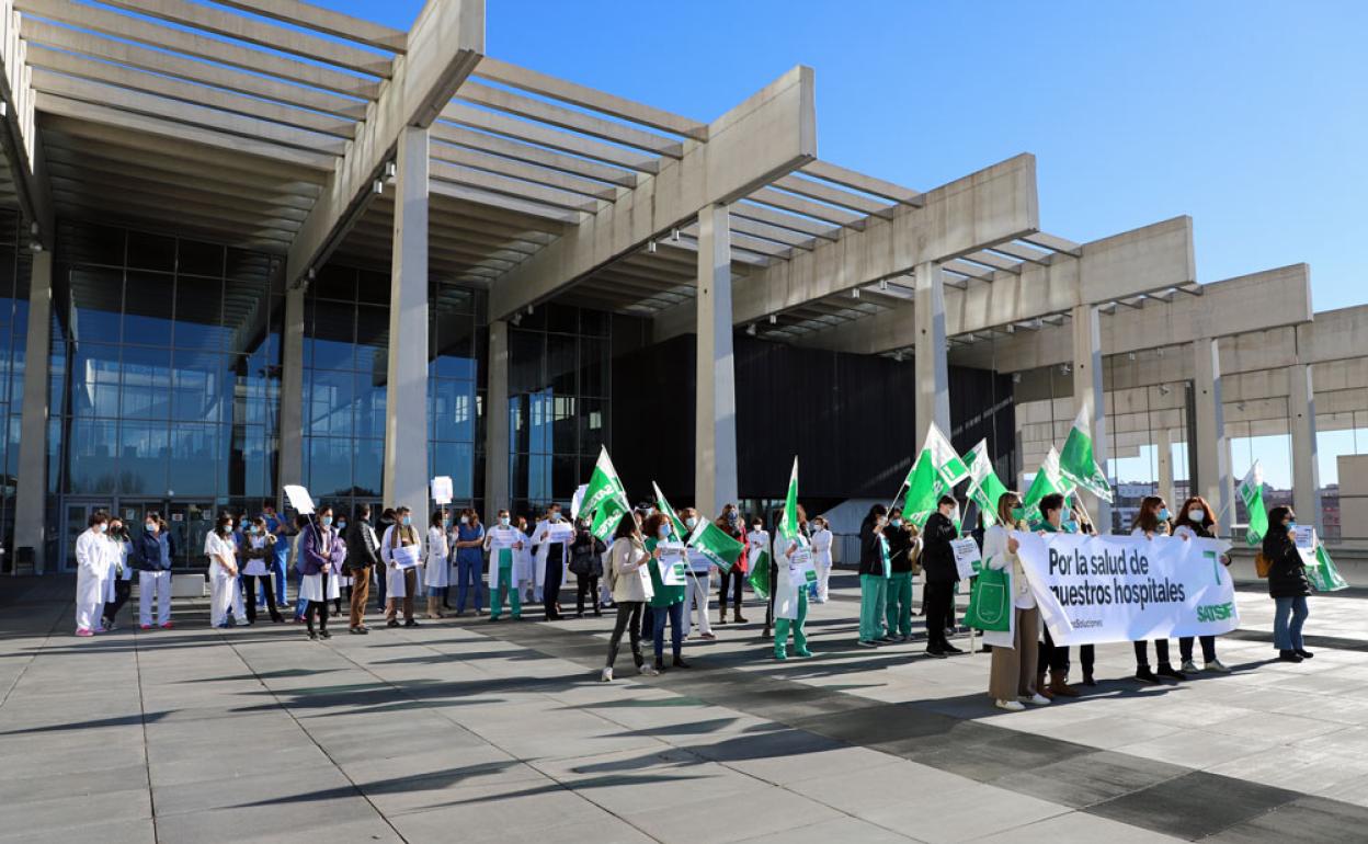 Concentración de SATSE en el Hospital Universitario de Burgos.