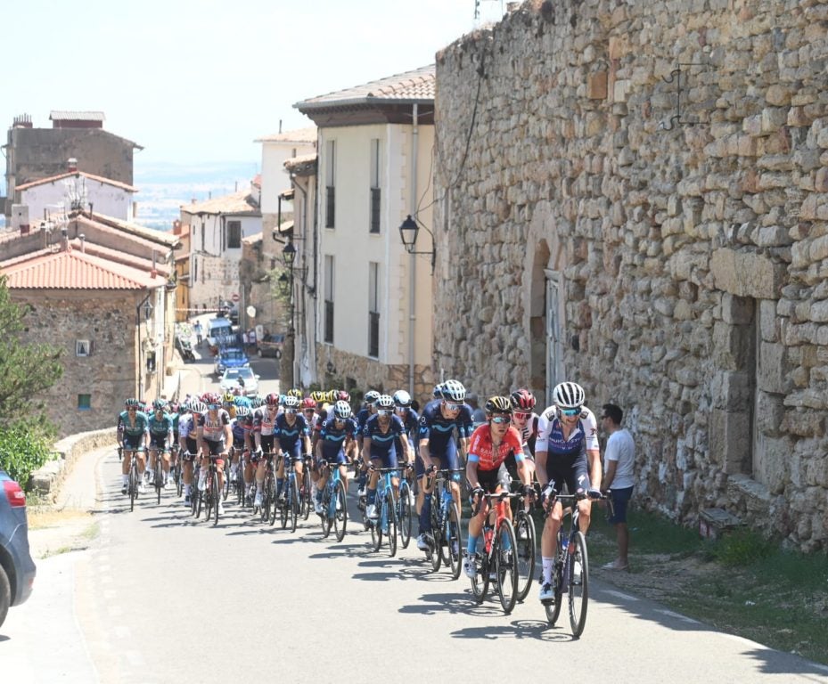 Fotos: Buitrago se enfunda el primer maillot de la Vuelta a Burgos