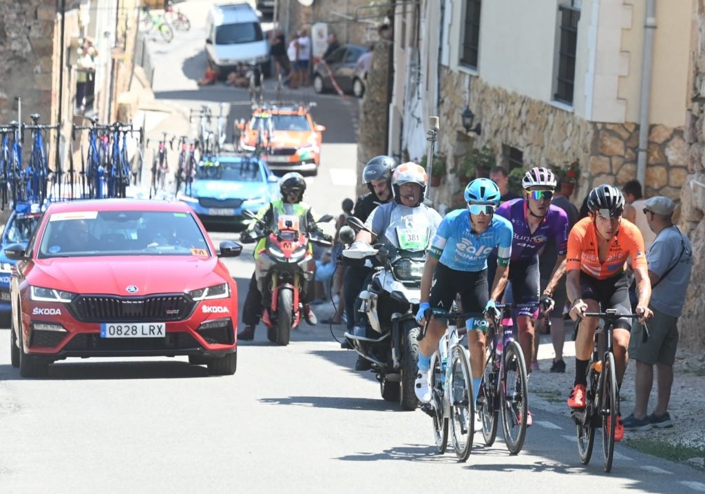 Fotos: Buitrago se enfunda el primer maillot de la Vuelta a Burgos