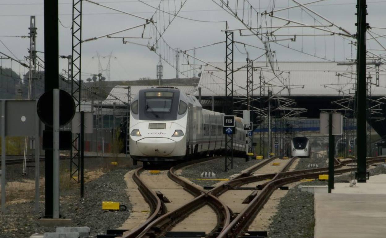 La Plataforma Ciudadana por el Ferrocarril Directo exige a la Junta que reivindique el tráfico de pasajeros a su paso por Aranda. 