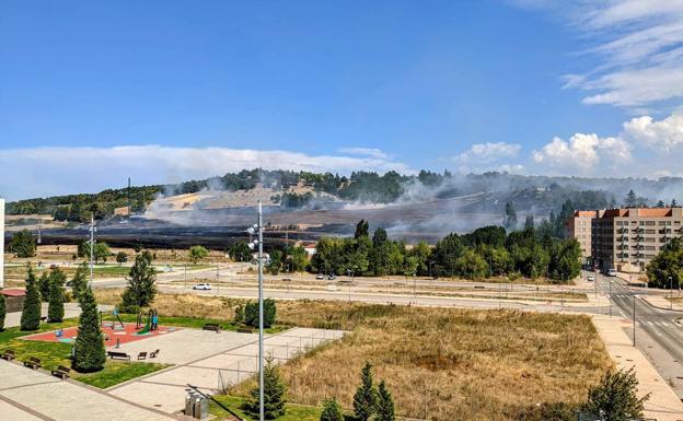 El incendio visible desde una vivienda de Fuentecillas.