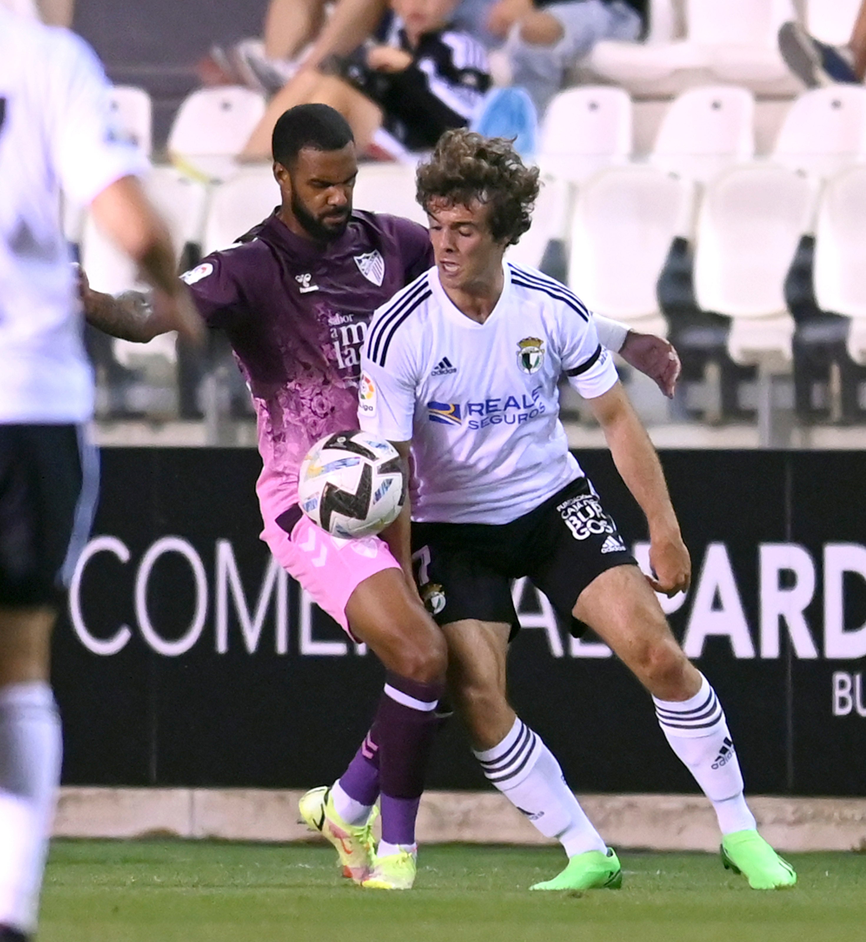 Fotos: El Burgos CF estrena la Liga con victoria