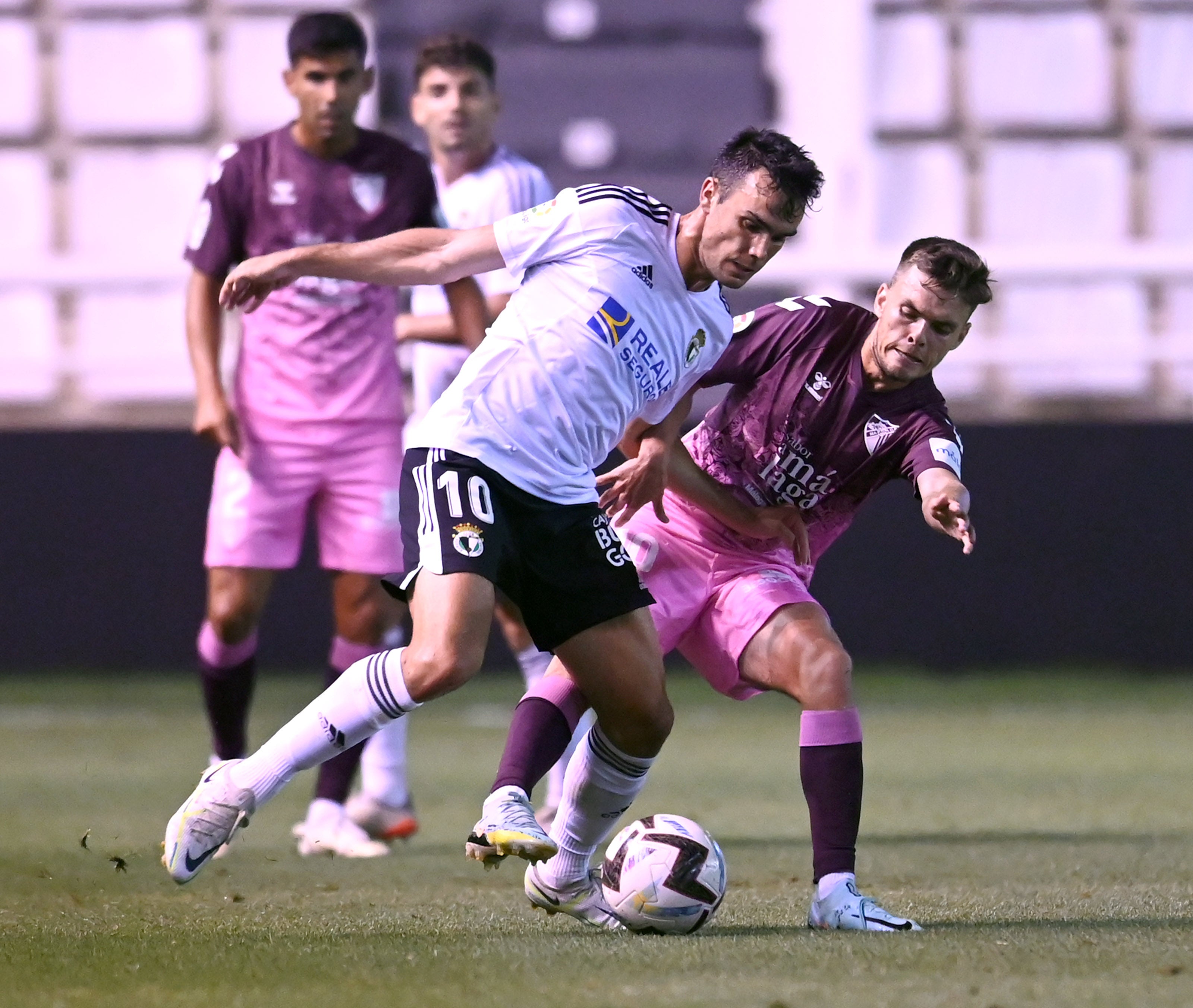 Fotos: El Burgos CF estrena la Liga con victoria