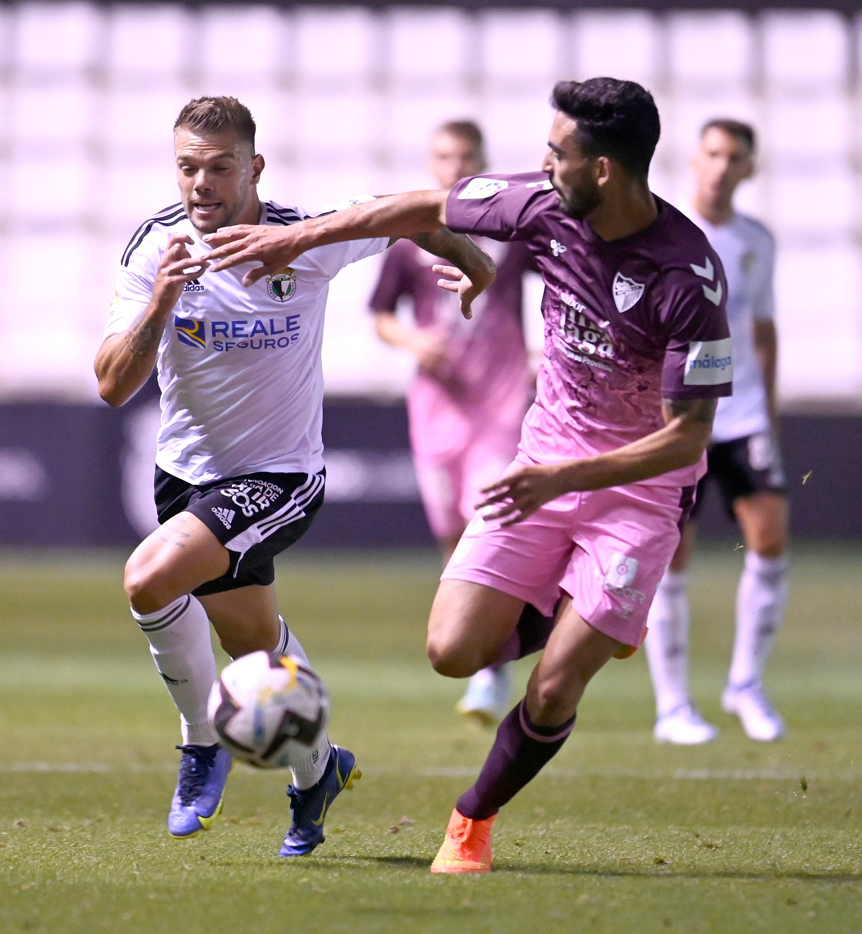 Fotos: El Burgos CF estrena la Liga con victoria