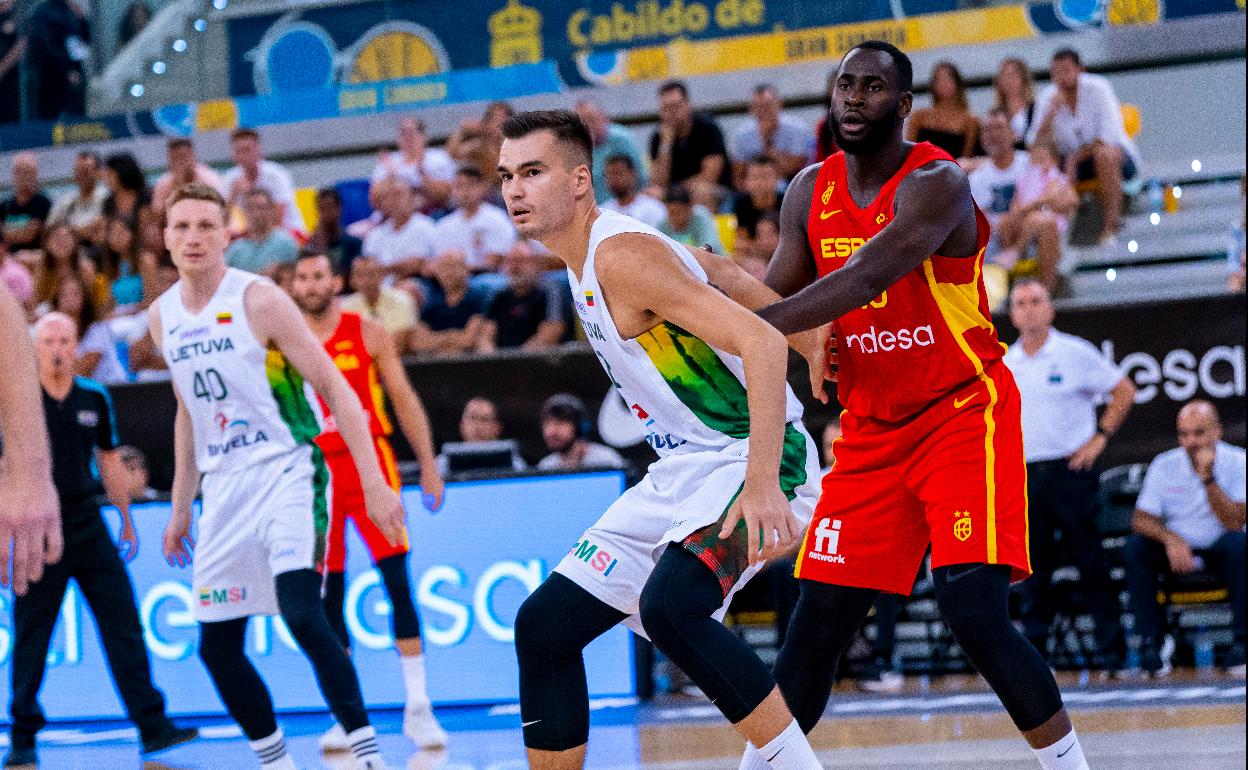 Usman Garuba, durante el partido entre España y Lituania.