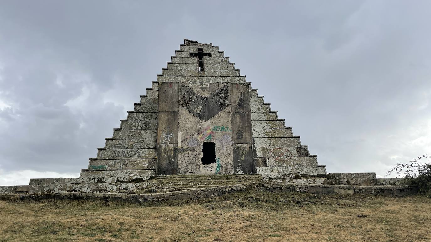 La pirámide maldita de Burgos. Los muertos de El Escudo