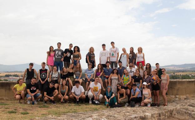 Los jóvenes europeos posan en Miranda. 