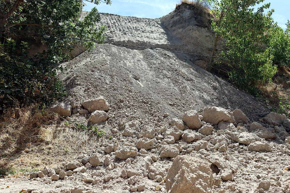 Fotos: Comienza el análisis de los restos arqueológicos hallados en el desprendimiento de la calle Murallas