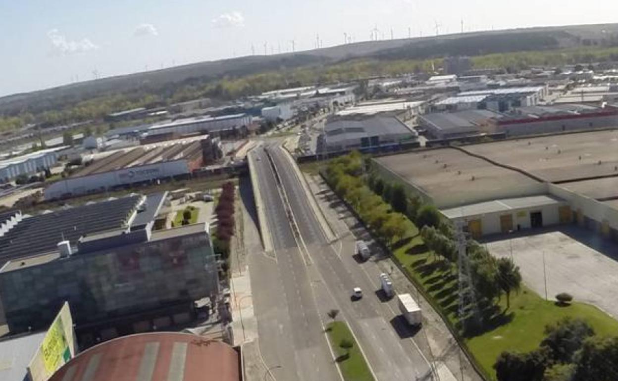 Imagen aérea del viaducto de la calle Alcalde Martín Cobos. 